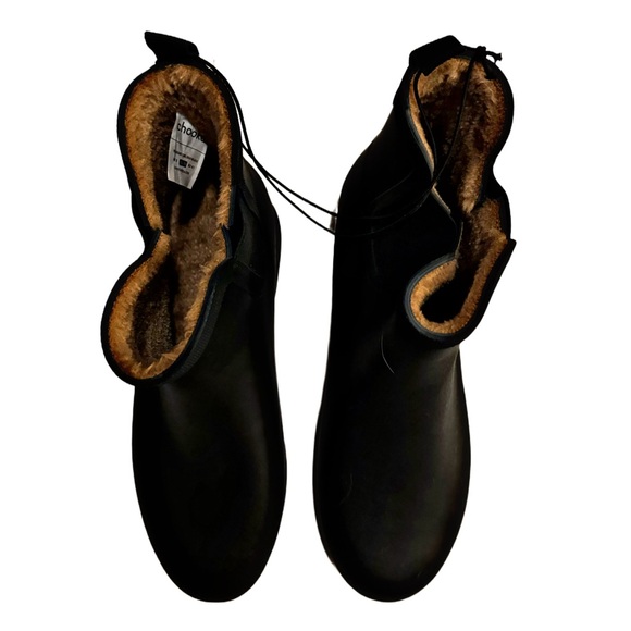 Chooka Women's Waterproof Plush Chelsea Bootie Chelsea Boot size 10, black - Picture 2 of 3